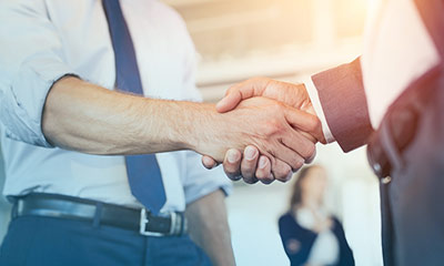 Poignée de main reprise d'entreprise